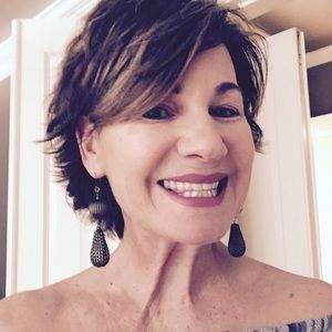 Meet your Posher, Laurie